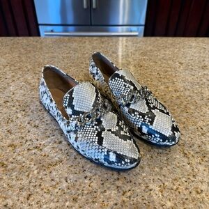AEROSOLES Black and Gray Snake Print Loafers - size 9